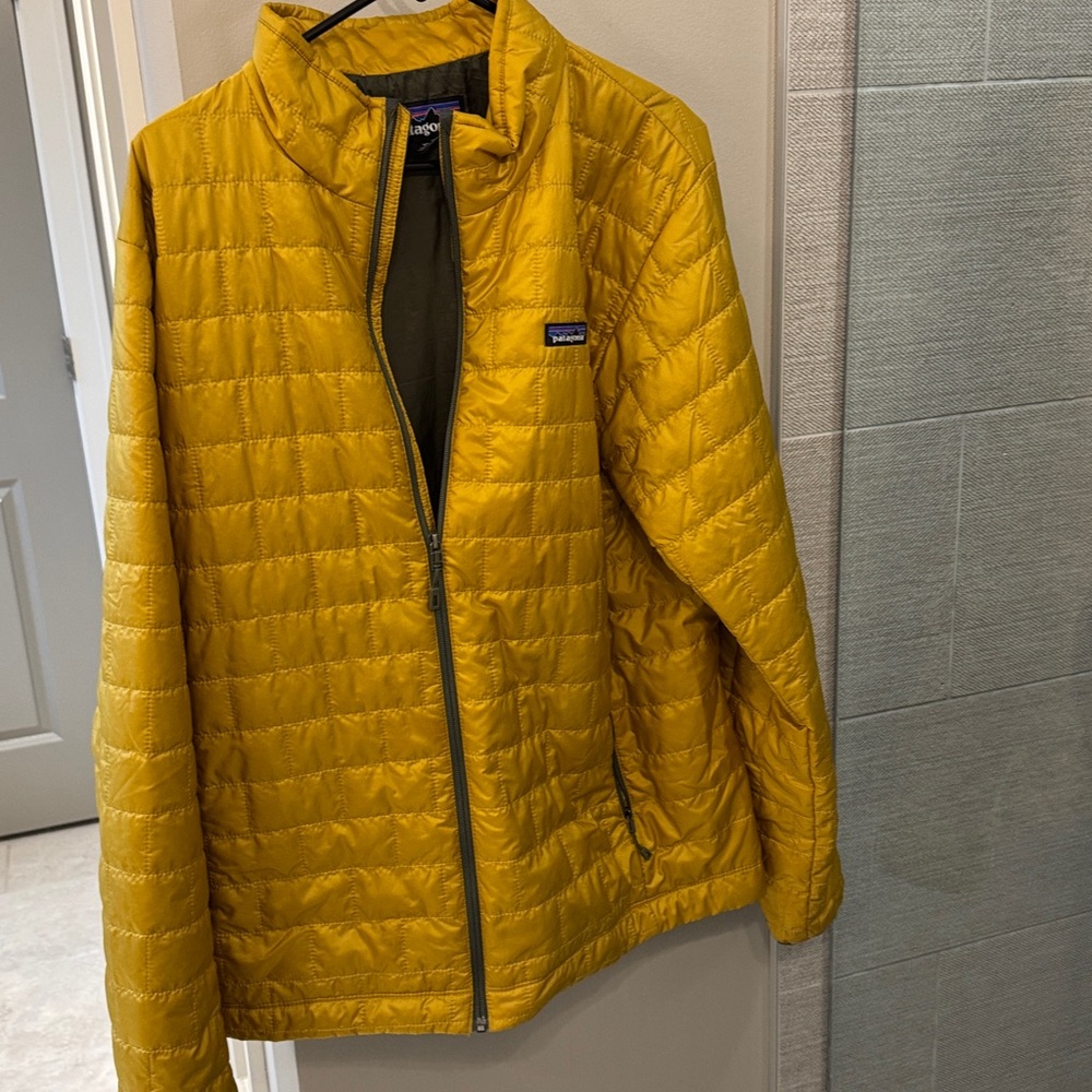 Patagonia Gold Quilted Jacket Men’s XL